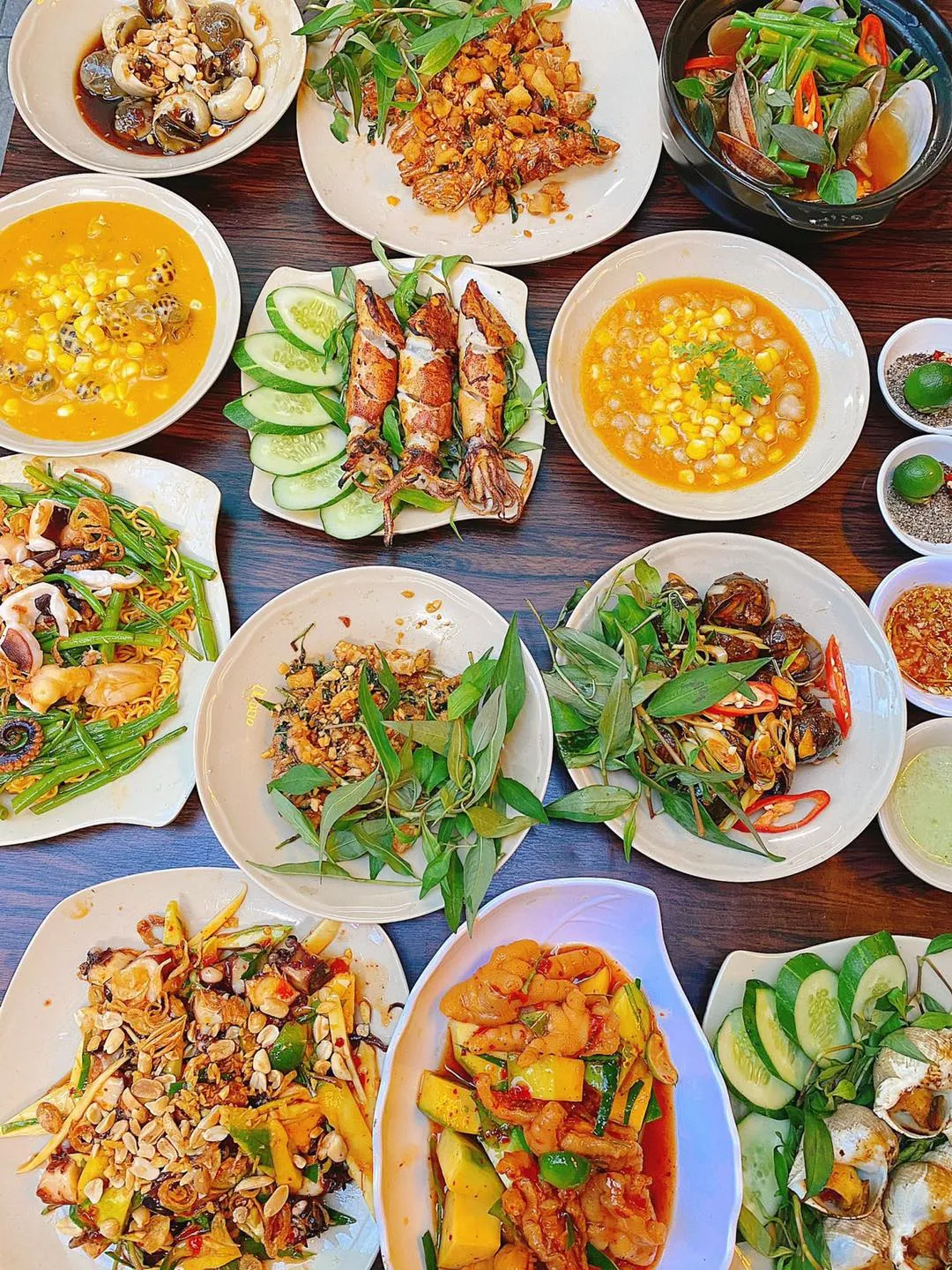 Day Tour | Da Nang Night Tour: Seafood Dinner, Night Market, City Walk & River Cruise Experience